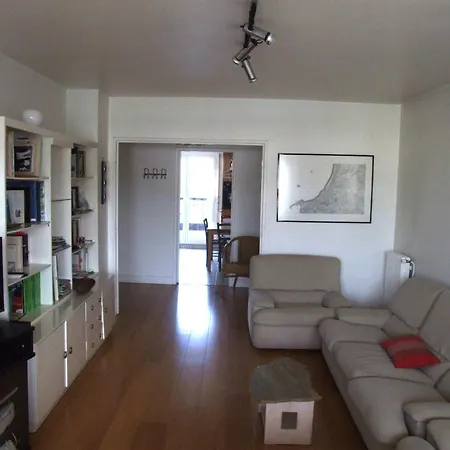 Dans Residence, Et Centre A Pied Apartment